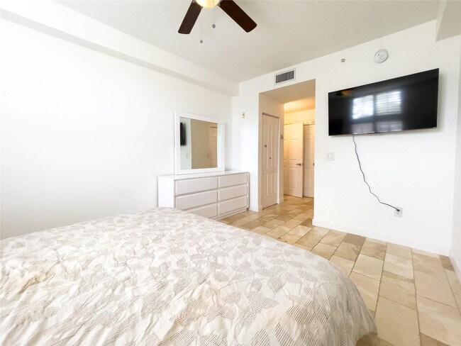 Building Photo - 1900 Van Buren St