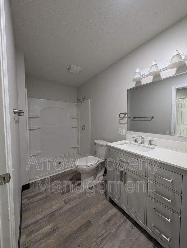 Building Photo - 407 H St