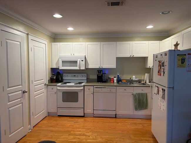 Building Photo - Well-Located Single-Family Home Near UGA