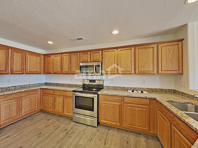 Building Photo - 816 Ponderosa Ln