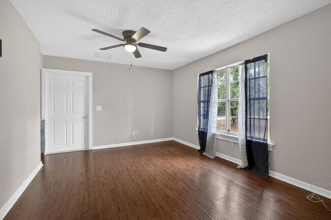 Building Photo - 16932 Okeechobee Blvd