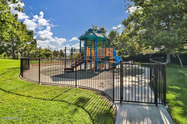 Building Photo - 2155 Meadow Brook Ct