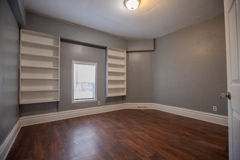 Building Photo - 226 S London Ave