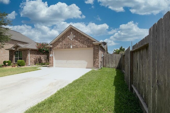 Building Photo - 2024 Silverwater Ct
