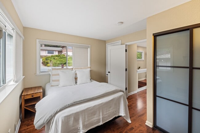 Building Photo - 3035 Ribera Rd