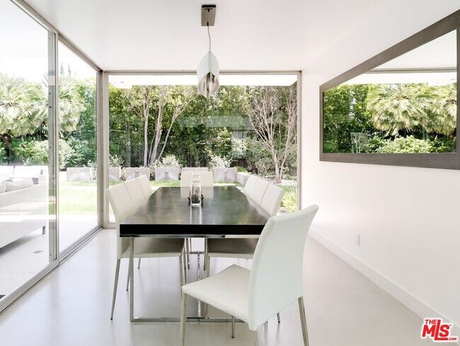 Building Photo - 5470 Katherine Ave