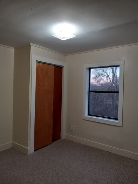 Building Photo - 208 W Davidson Ave