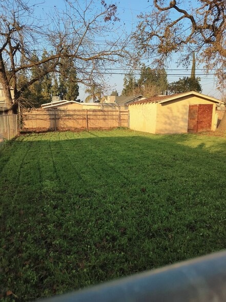 Building Photo - 3035 E El Monte Way