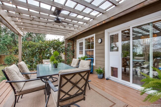 Building Photo - STUNNING 3-BEDROOM HOME WITH POOL IN ALAMO HEIGHTS