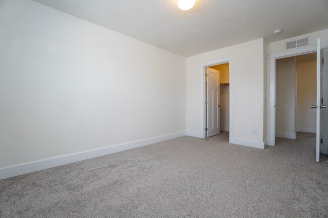 Building Photo - 1655 N Azurite Pl