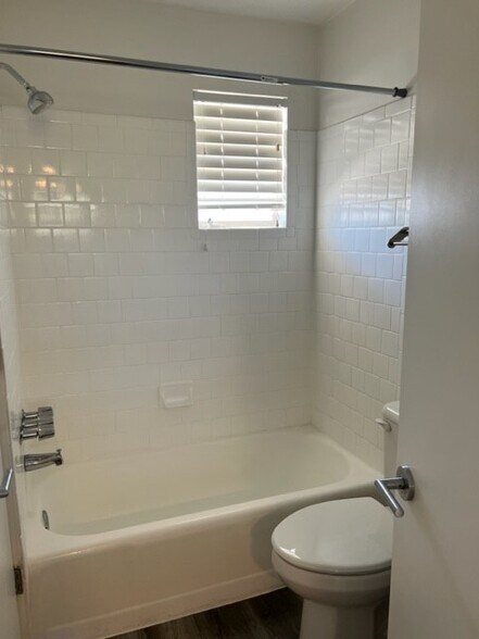 Building Photo - 746 W Turney Ave, Apt 8
