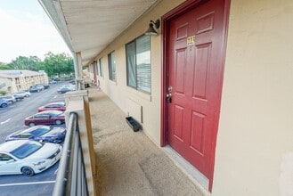 Building Photo - Cozy 1 bedroom 1 bathroom within walking d...