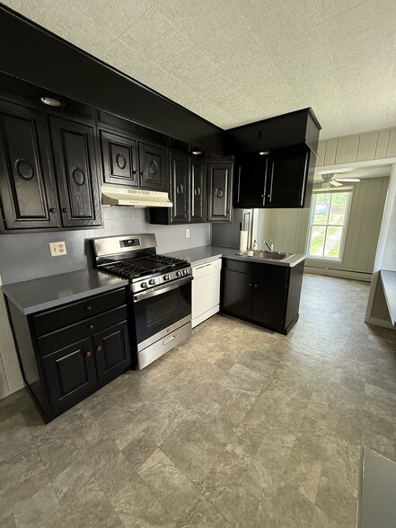 eat-in kitchen (1st floor) - 39 W Sheridan Ave