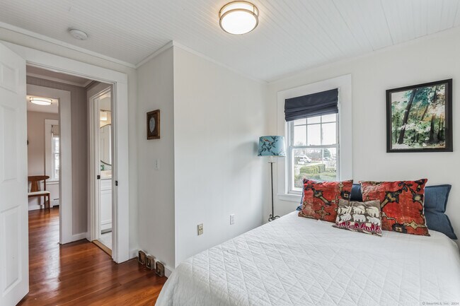 Building Photo - 15 Sols Point Rd