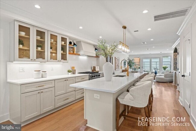 Building Photo - 1708 1/2 10th Street NW-