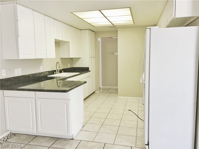 Building Photo - 3966 Avocado Dr