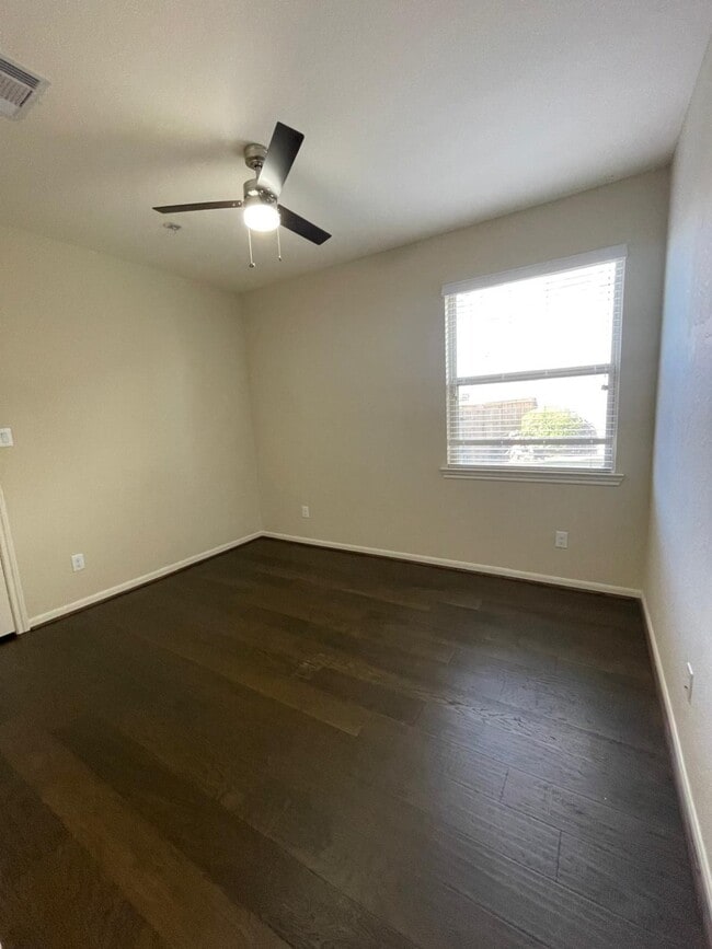 Building Photo - 23331 Del Rosso St