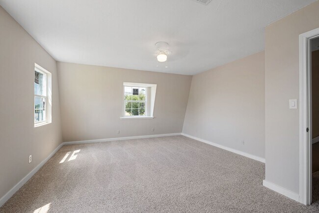 Building Photo - Your Dream Farmhouse Awaits in Elroy