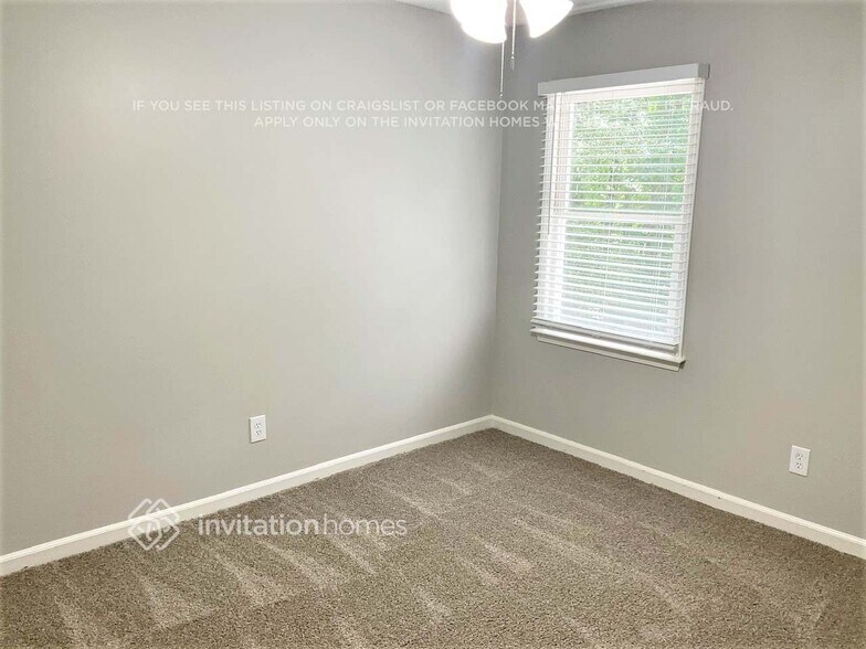 Building Photo - 330 Brooke Wood Dr
