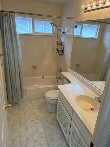 Building Photo - 9336 Lariat Dr