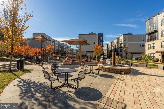 Building Photo - 1704 Bandit Loop