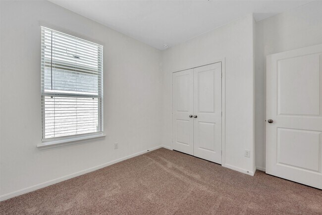 Building Photo - 339 Lippizan Dr