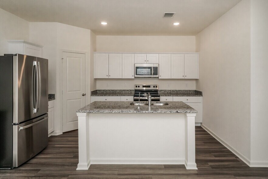 Building Photo - 5549 Bluebell Mdw