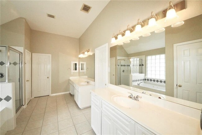 Building Photo - 7222 Ellaview Ln