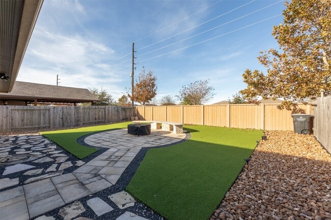 Building Photo - 7526 Highland Chase Dr