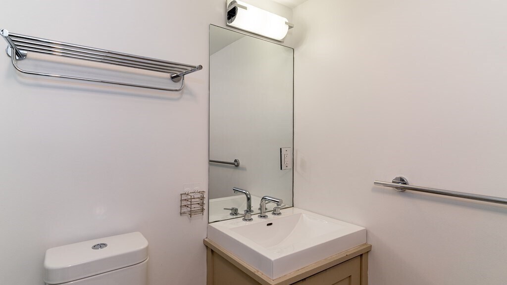 Building Photo - 48 Concord Ave