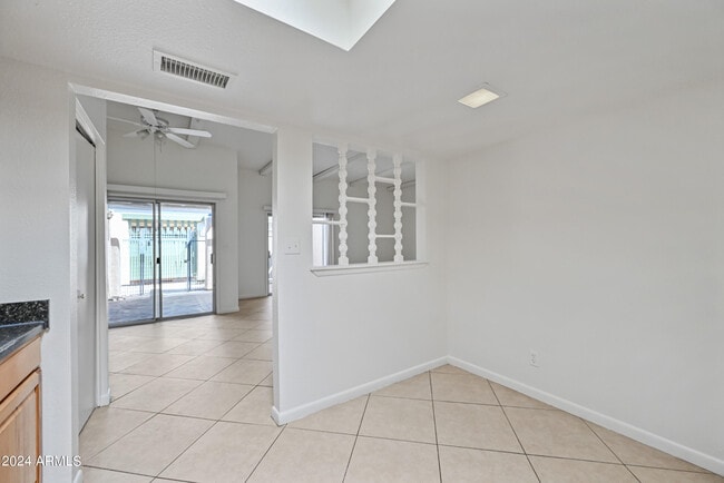 Building Photo - 612 S Allred Dr