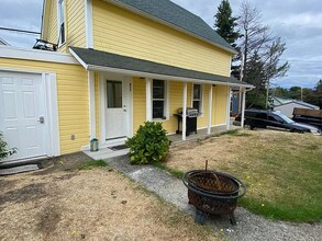 Building Photo - Live Close to Everything — Lakeway Home Near WWU, Downtown & I-5