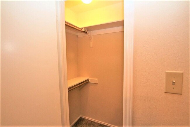 Building Photo - 605 Elder Way