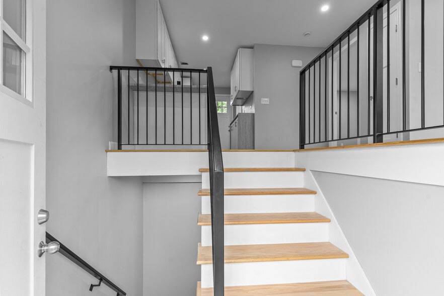 Building Photo - 22 Quimby St