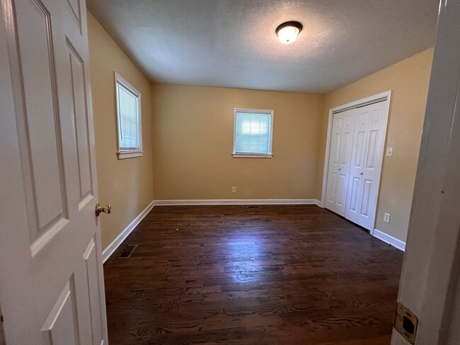 Building Photo - 610 Martin St