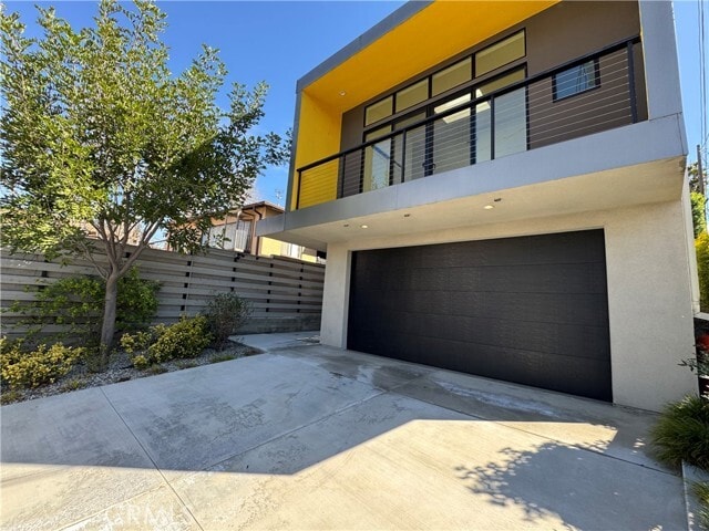 Building Photo - 929 E 68th St