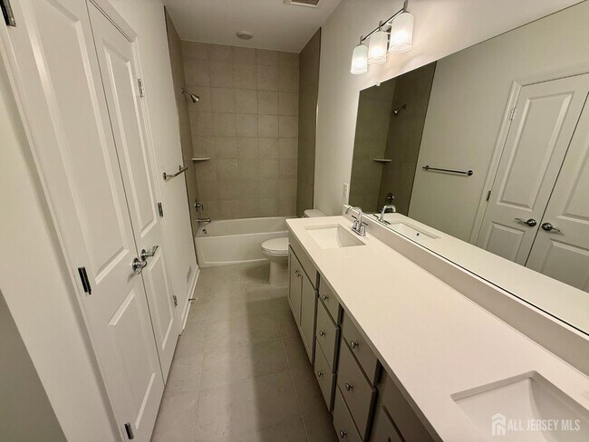 Building Photo - 400 Willow St