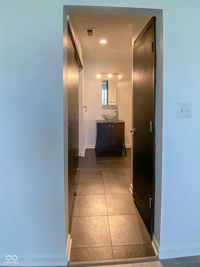 Building Photo - 9467 Wimbledon Ct