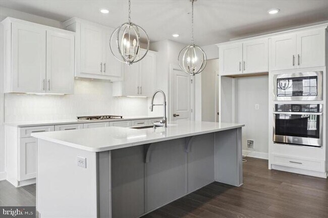 Building Photo - 325 Piper Ln