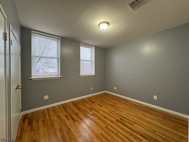 Building Photo - 610 Devon St