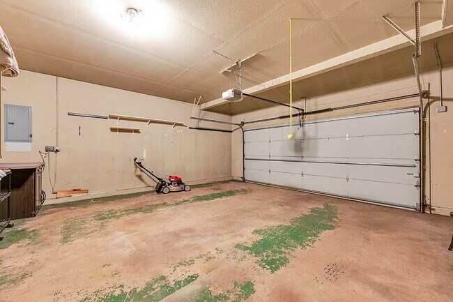 Building Photo - $2,895.00, 4 bed, 3.5 bath, located in Col...