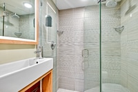 Building Photo - 1019 W 75th St