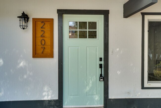 Building Photo - Dain House