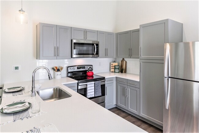 Building Photo - The Cottages at Old Monrovia