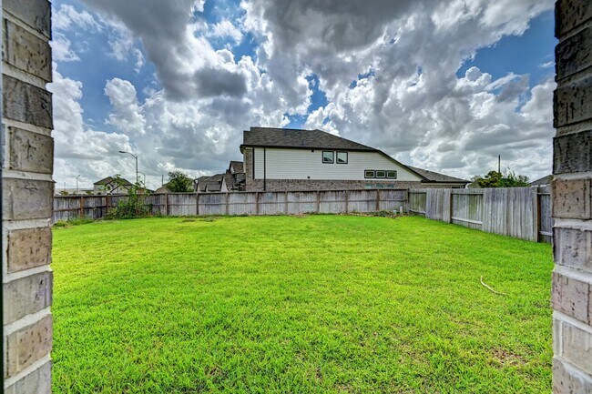 Building Photo - 3303 Owl Hollow Dr