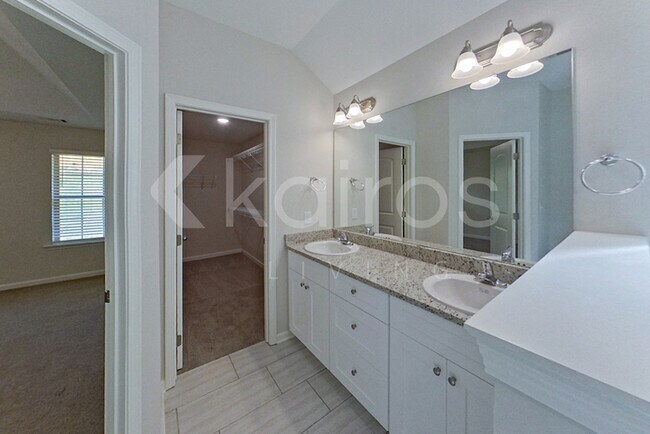 Building Photo - 751 Park Ln