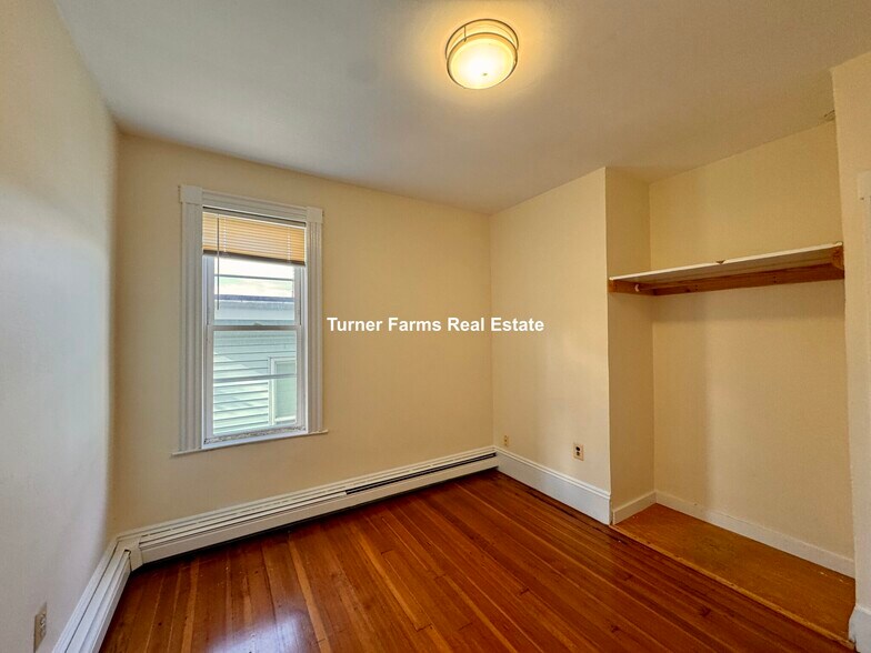 Building Photo - 144 Hillside St