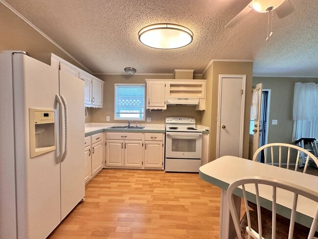 Building Photo - 608 Klickety Klak Ln