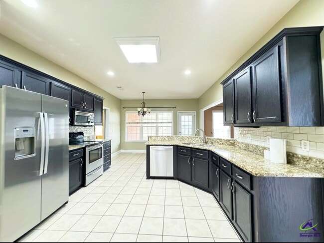 Building Photo - 701 Victoria Cir