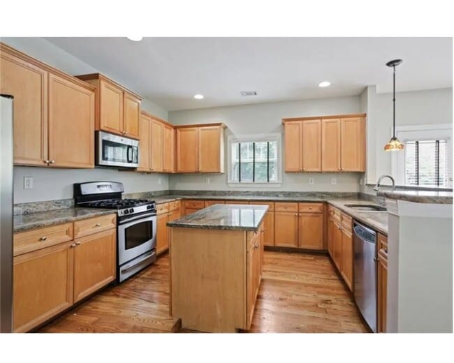 Building Photo - Charming 3BR Townhome in Atlanta $300 Off ...